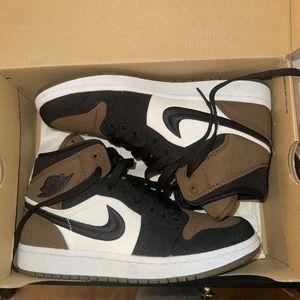 Jordan 1 Mid SE Light Olive/Sail/White/Black